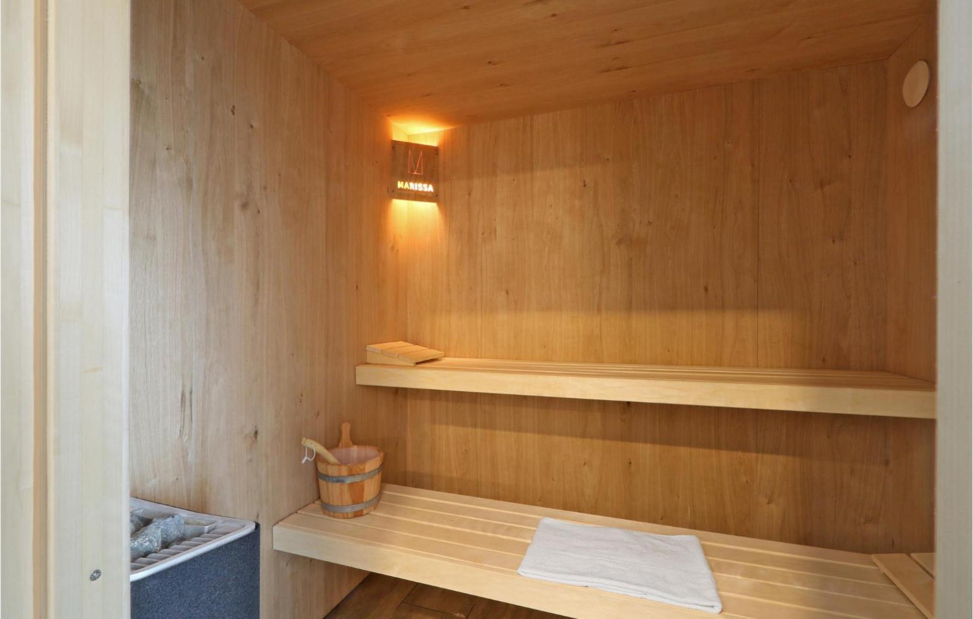 Cozy Home In Lembruch-Duemmer See With Sauna Zewnętrze zdjęcie
